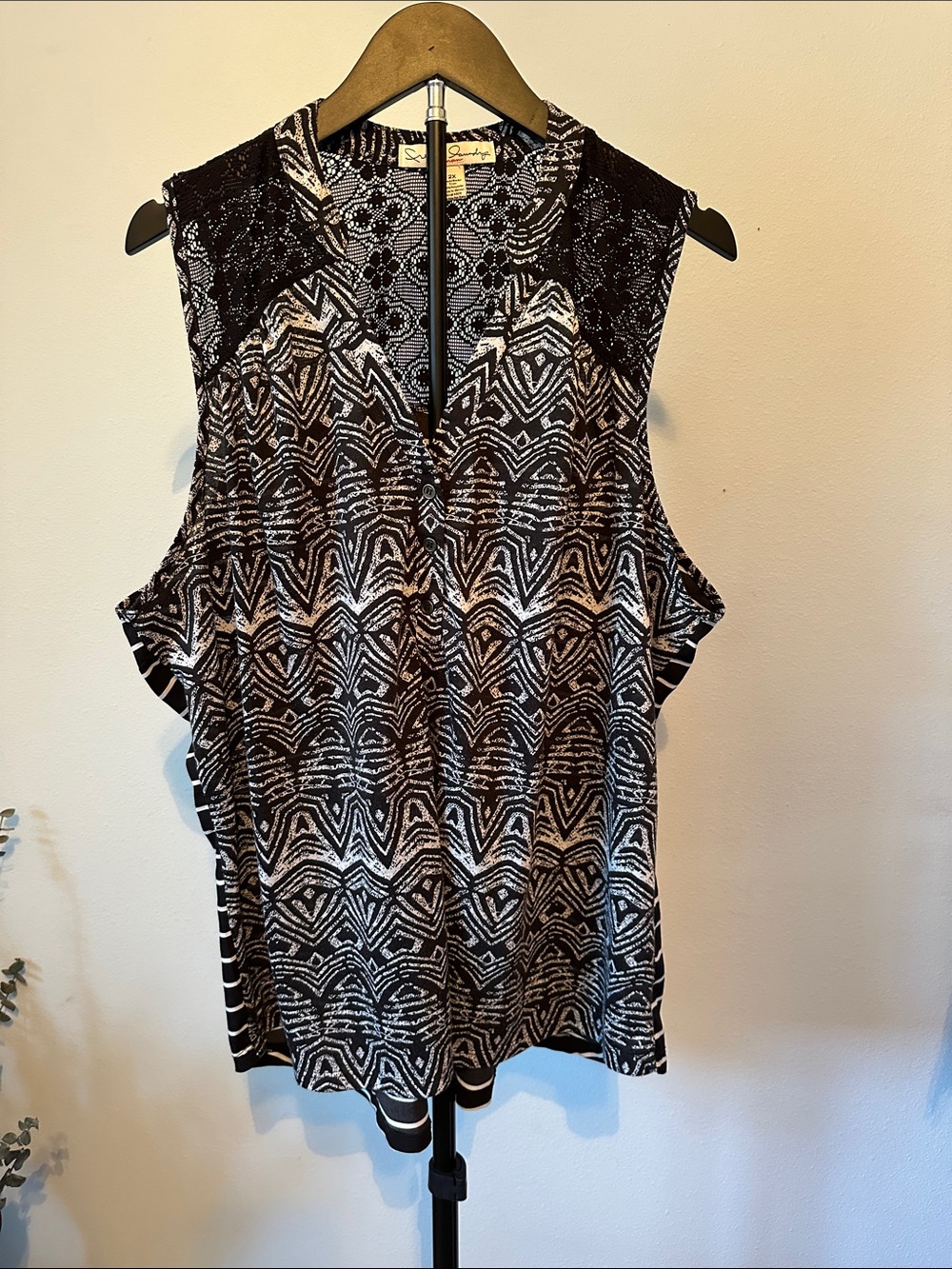 French Laundry Black & White Geometric Lace Shoulder Tank Blouse Size 2X